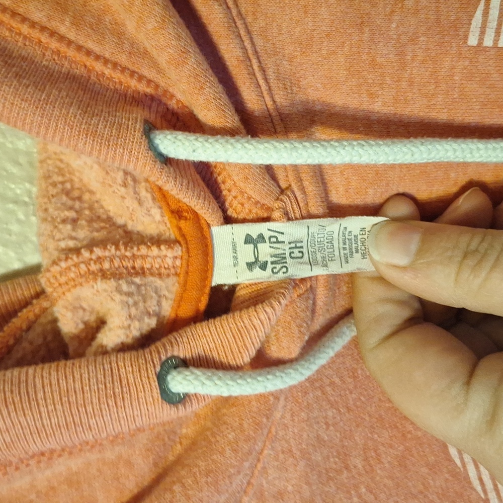 Under Armour sweater - Picture 2 of 2
